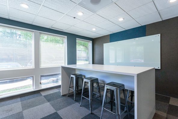The Grove Office Park: 2100 Manchester Rd, Wheaton, IL 60187